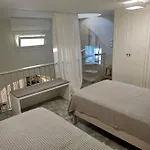 Dom wakacyjny The Minty Door Boutique House Nausa